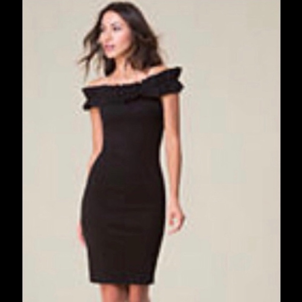 (SOLD) Bebe Stunning Off The Shoulder Dress.